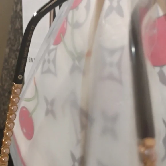 CHANEL Rose-Tinted Sunglasses with Pearl Accent All Inclusive - Picture 10 of 15